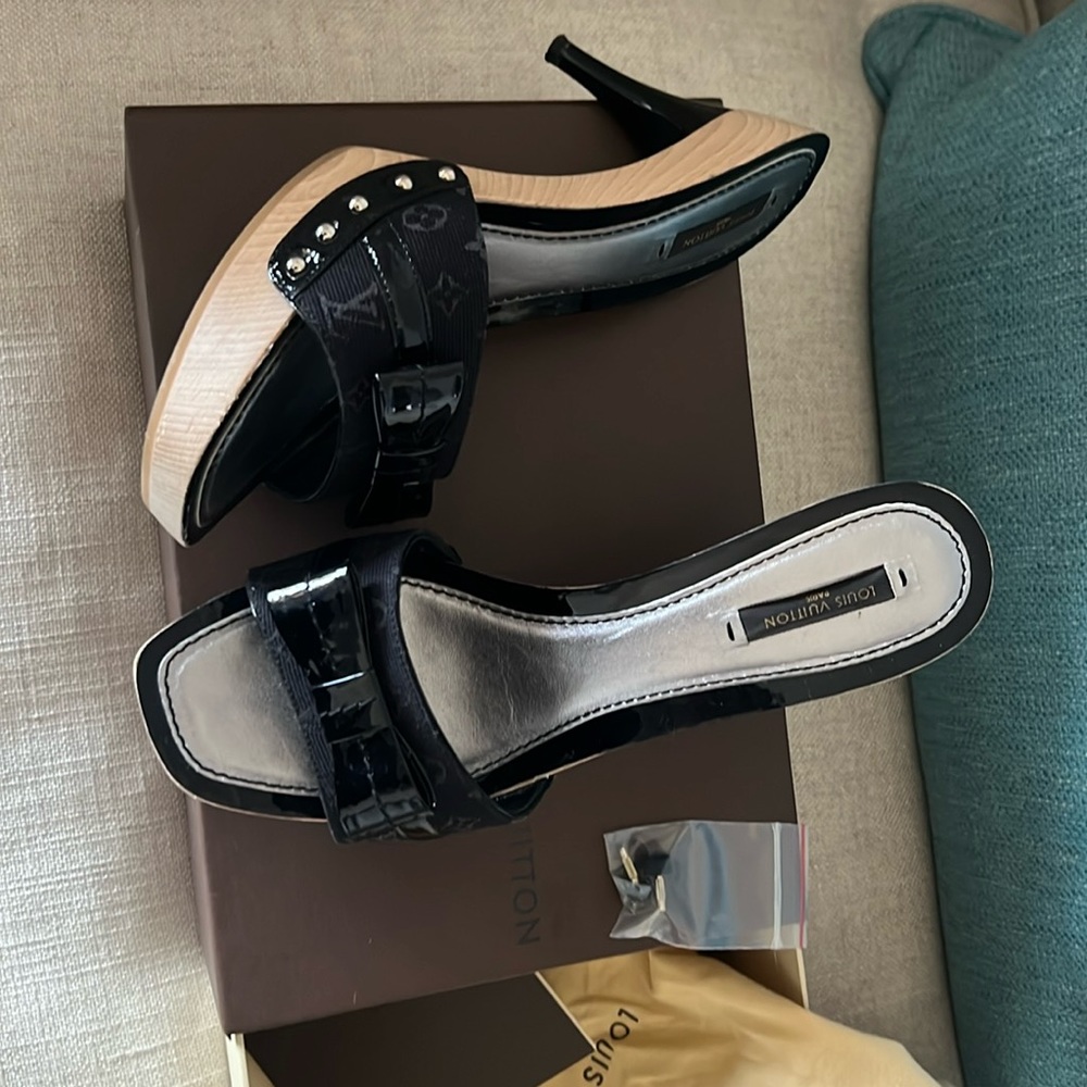 Authentic Louis Vuitton black logo patent bow slide sandal platform heel 39